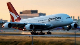Cel mai lung zbor fara escala din lume, de 19 ore, realizat de un avion al companiei Qantas