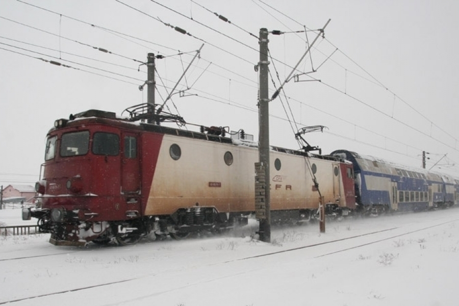CFR: Trenurile inregistreaza intarzieri de 20-30 de minute in zonele unde temperaturile scazute au produs fisuri in sina