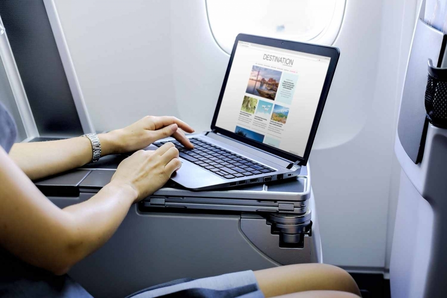 Comisia Europeana incearca sa minimizeze efectele posibilei interziceri a laptopurilor pe zborurile UE - SUA