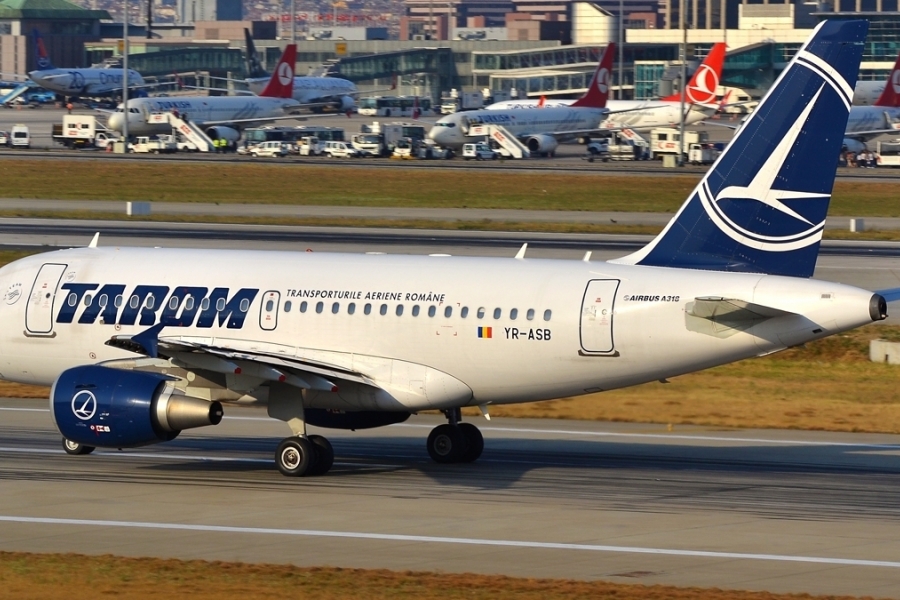 Cu mai putine avioane, Tarom pierde cota de piata in favoarea companiilor low-cost. Va fi 