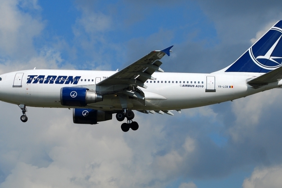 Tarom a lansat un nou anunt pentru inchirierea a doua avioane Airbus A320 sau Boeing 737